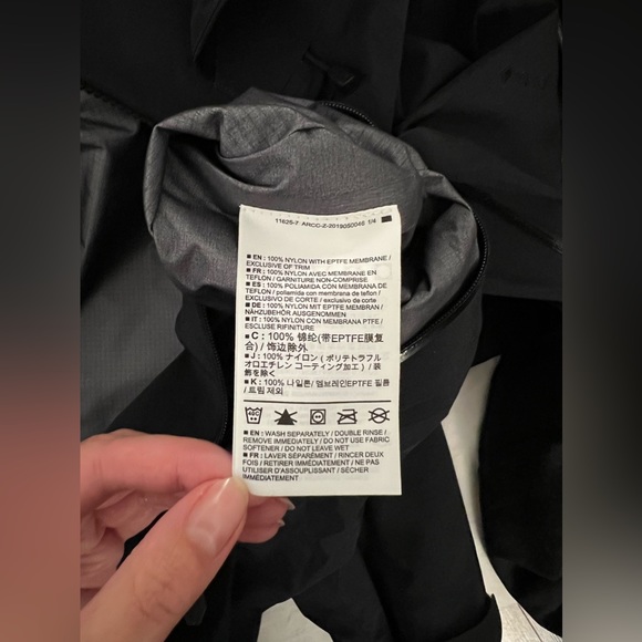 Women’s Arc’teryx Beta AR - Picture 9 of 12